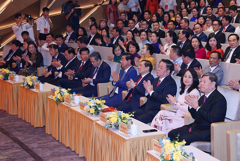 Đại biểu dự buổi lễ. Ảnh Phương Hoa/TTXVN. vnapotalletraogiaithuongcactacphamvehocvalamtheochutichhochiminh8042103-17476670860411755847094.jpg