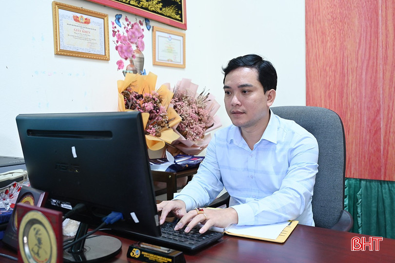 Nhà báo Trần Phong (Báo Nhà báo và Công luận) nhiều năm liền tham gia giải Búa liềm vàng tỉnh Hà Tĩnh.