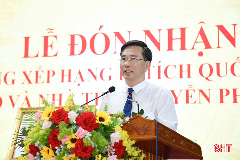 Giám đốc Sở VH-TT&DL Nguyễn Viết Trường mong muốn mỗi người con của dòng họ Nguyễn Phi cũng như người dân Thạch Long không ngừng bảo tồn và phát huy giá trị di tích; tiếp tục phát huy đoàn kết, hăng hái thi đua lao động sản xuất, góp phần vào công cuộc xây dựng đất nước, phát triển quê hương. bqbht_br_dsc-6499-copy.jpg