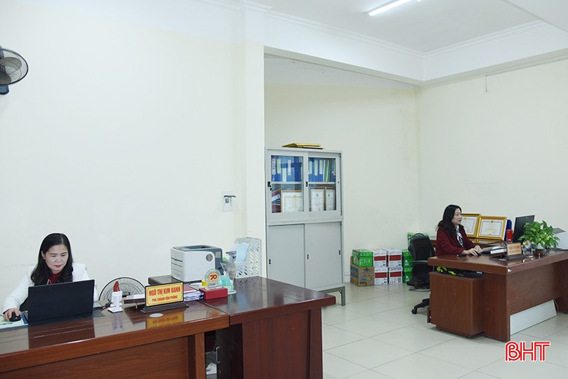 Hàng trăm cán bộ, công chức, viên chức, người lao động ở Hà Tĩnh viết đơn xin nghỉ hưu trước tuổi. (Trong ảnh: 2 đồng chí Phó Chánh Văn phòng Sở NN&PTNT đã viết đơn xin nghỉ hưu trước tuổi). bqbht_br_dsc-2195-copy.jpg