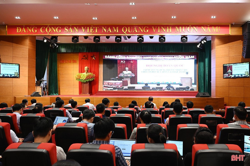 Chương trình tập huấn ứng dụng trí tuệ nhân tạo cho cán bộ các cấp ủy và cơ quan Đảng được kết nối từ trung ương đến điểm cầu Hà Tĩnh và các tỉnh, thành trong cả nước. image-6.jpg