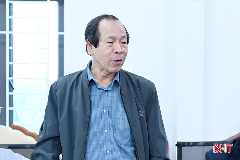 Phó Chủ tịch Thường trực Hội Khoa học Kinh tế tỉnh Nguyễn Xuân Thiều góp ý tại hội nghị.