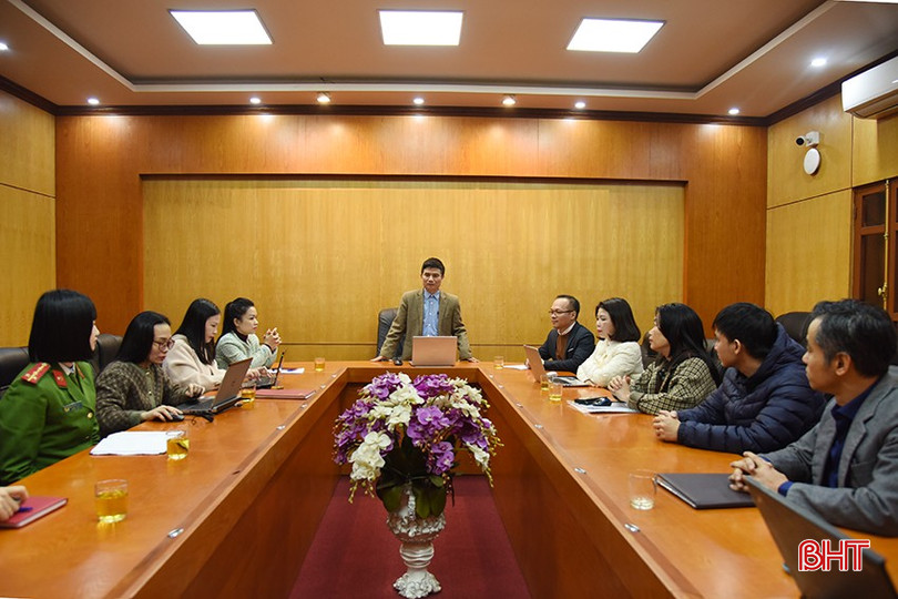Ông Sinh chủ trì cuộc họp về triển khai tiêu chuẩn đo lường chất lượng tại TP Hà Tĩnh. bqbht_br_dsc-1759-copy.jpg