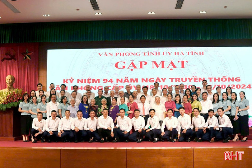 Lãnh đạo, cán bộ Văn phòng Tỉnh ủy Hà Tĩnh qua các thời kỳ. c2be7a39-182b-40b3-85ff-528db90882a5-1360.jpeg