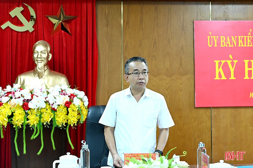 Đồng chí Hà Văn Trọng - Chủ nhiệm UBKT Tỉnh ủy phát biểu tại kỳ họp. bqbht_br_dscf-7899.jpg