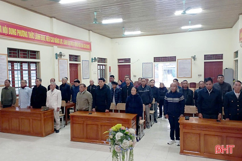 Tham gia lễ chào cờ đầu năm mới đã trở thành nền nếp, điều thiêng liêng với người dân tổ dân phố 5 - thị trấn Nghèn (Can Lộc). bqbht_br_6944e78a-1f97-4bec-a48c-dfeb29acfa68.jpg