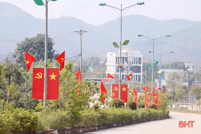 Chiến tranh lùi xa, truyền thống anh hùng, sáng tạo, kiên cường của người dân Hà Tĩnh tiếp tục phát huy trong xây dựng CNXH và bảo vệ vững chắc Tổ quốc Việt Nam XHCN.