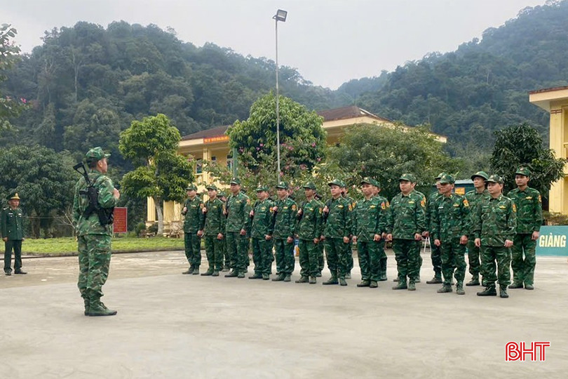 Tại lễ chào cờ, sau lời chúc năm mới, mỗi cán bộ, chiến sỹ Đồn Biên phòng Bản Giàng đều xác định nhiệm vụ trực sẵn sàng chiến đấu, xử lý tốt các tình huống trong quản lý, bảo vệ biên giới. bqbht_br_d331eb1a5b1ee440bd0f1-copy.jpg