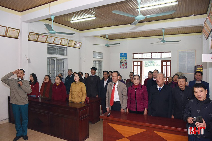 Đúng 7h30', lễ chào cờ được tổ dân phố Nam Tiến (phường Trần Phú, TP Hà Tĩnh) tiến hành trang trọng. bqbht_br_dsc-3066-copy.jpg