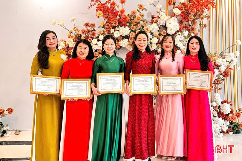 Các cô giáo là cựu sinh viên lớp K1-GDMN, Trường Đại học Hà Tĩnh đạt giải tại Hội thi Giáo viên dạy giỏi mầm non cấp tỉnh năm học 2024-2025. bqbht_br_ah2-copy.jpg
