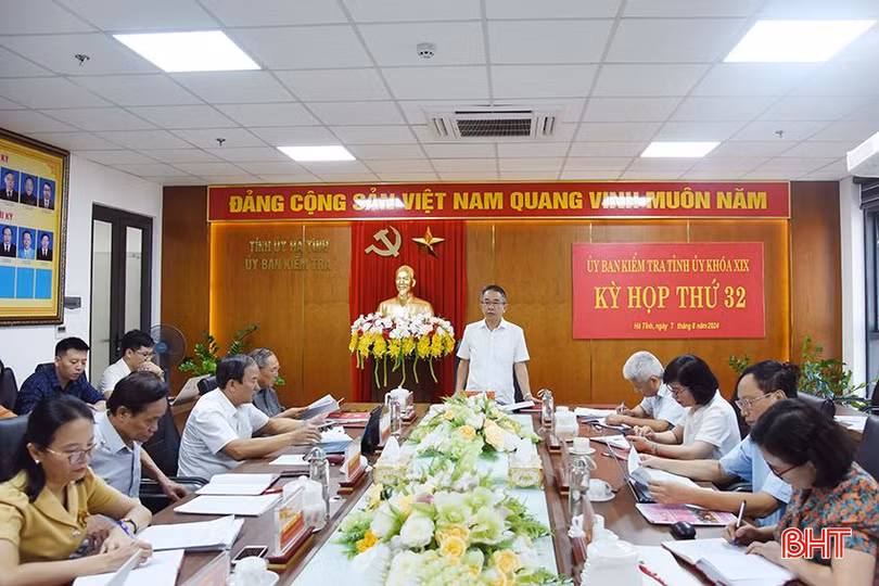 UBKT Tỉnh ủy Hà Tĩnh khóa XIX tiến hành kỳ họp thứ 32.