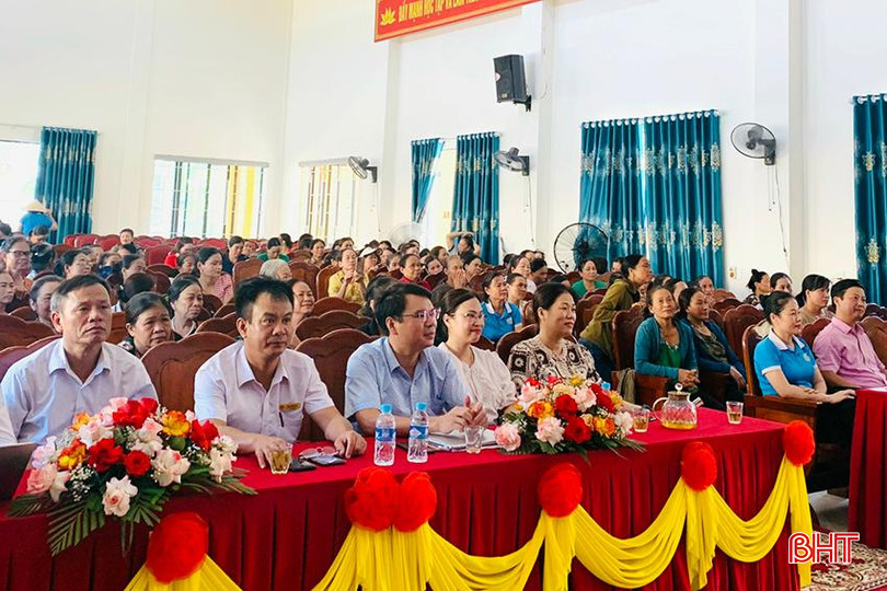 Sinh hoạt thu hút đông đảo cán bộ, đảng viên, đoàn viên, hội viên và Nhân dân tham gia. ANh 2b copy.jpg