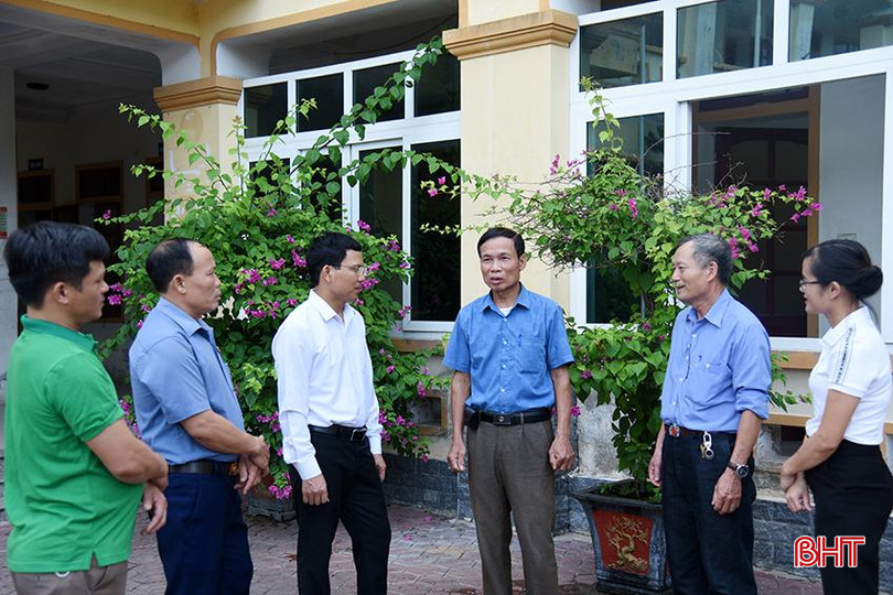 Lãnh đạo Đảng ủy phường Trung Lương trao đổi với cấp ủy Chi bộ TDP Tiên Sơn về các nội dung sinh hoạt sân khấu hóa. DSC_8031 copy.jpg