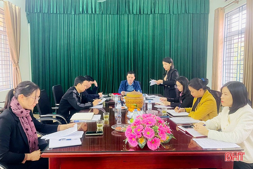 Ban Tuyên giáo Huyện ủy Đức Thọ thành lập tổ thẩm định kỹ các tác phẩm trước khi gửi dự thi cấp tỉnh. bqbht_br_anh-duc-tho-copy.jpg
