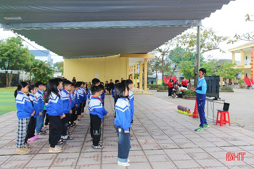 Hội thi là dịp để ngành Giáo dục Thạch Hà phát hiện, công nhận, tôn vinh giáo viên đạt danh hiệu giáo viên dạy giỏi cấp huyện bậc tiểu học. bqbht_br_anh111-copy.jpg