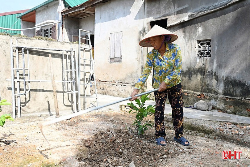 Sự hỗ trợ vô cùng ý nghĩa, kịp thời từ các đơn vị đỡ đầu giúp bà Huệ (xã Vượng Lộc, Can Lộc) có thêm động lực vươn lên. bqbht_br_dscs-341.jpg