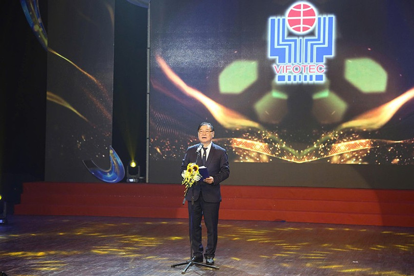 Dr. Phan Xuan Dung, ordförande för VUSTA, ordförande för VIFOTEC-fonden och ordförande för tävlingens styrkommitté, talade. Foto: Organisationskommittén. phan-van-dung-1635.jpg