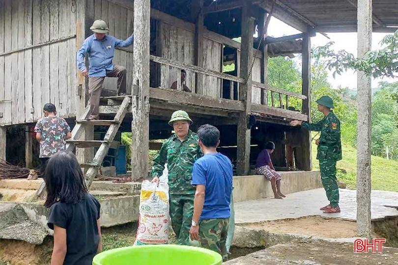 Bản Rào Tre có 46 hộ, 160 nhân khẩu đồng bào dân tộc Chứt. Qua rà soát của xã Phúc Trạch, bản có 21 hộ với 58 nhân khẩu có nhà ở không đảm bảo an toàn. bqbht_br_r4.jpg