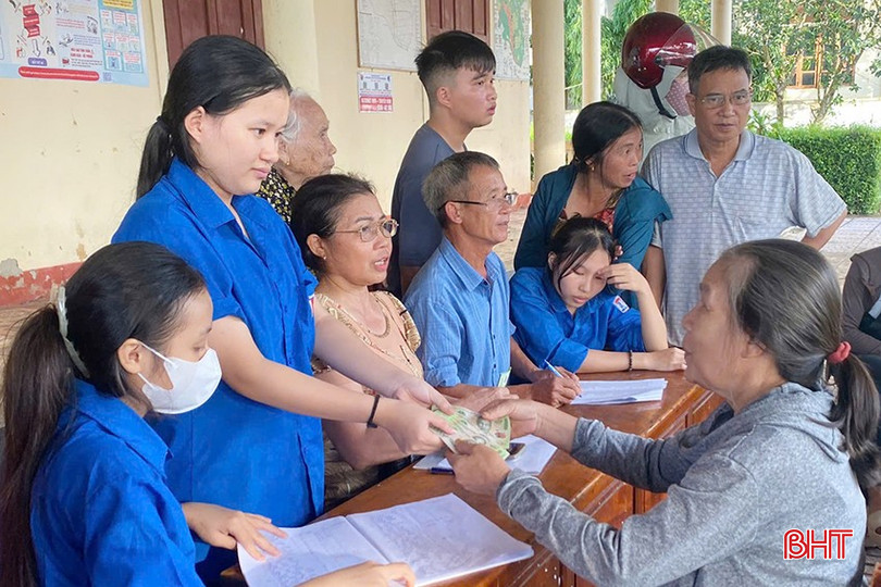 Tại xã Gia Hanh, 7.134 hộ/27.783 nhân khẩu đang được nhận tiền quà 2/9 trực tiếp. bqbht_br_7a2b0d073707bc59e516.jpg
