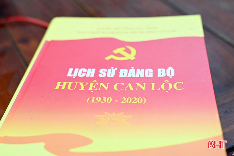 Trong cuốn sách Lịch sử Đảng bộ huyện Can Lộc (1930-2020) vẫn còn những trang lưu rõ dấu ấn cống hiến của cụ Hòa. bqbht_br_dsc-2033.jpg