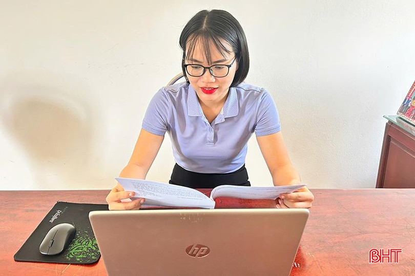 Cán bộ phát thanh xã Thạch Đài tăng cường phát thanh các nội dung tuyên truyền về phòng, chống dịch tả lợn châu Phi. adssssf.jpg