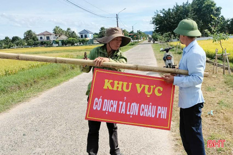 Xã Tân Lâm Hương tiến hành lập chốt cảnh báo dịch ngay khi phát hiện dịch bệnh ở thôn Văn Bình. Anh 2ssss222.jpg
