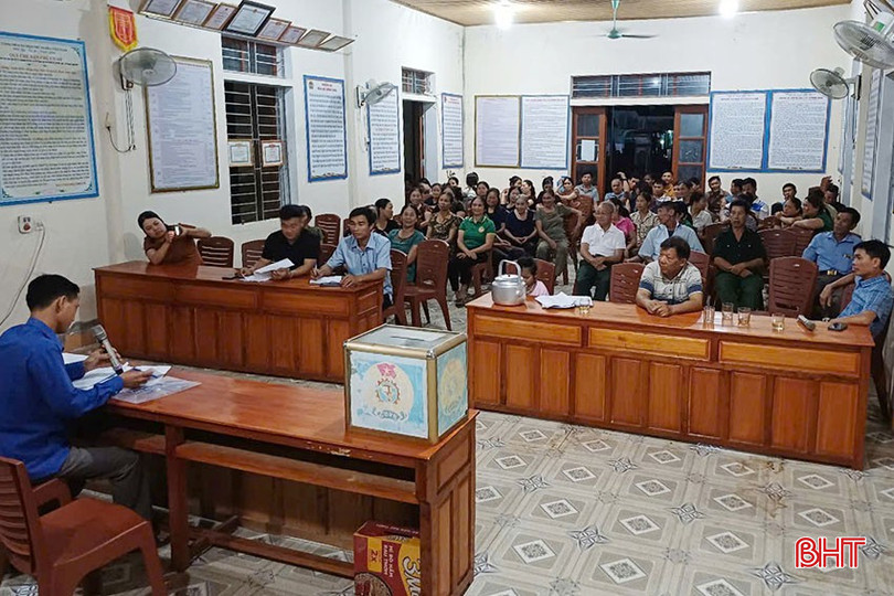Một số địa phương ở Vũ Quang tổ chức lấy ý kiến Nhân dân từ tối 22/4. bqbht_br_32336f41-f945-441d-846c-0964b5278941-copy.jpg
