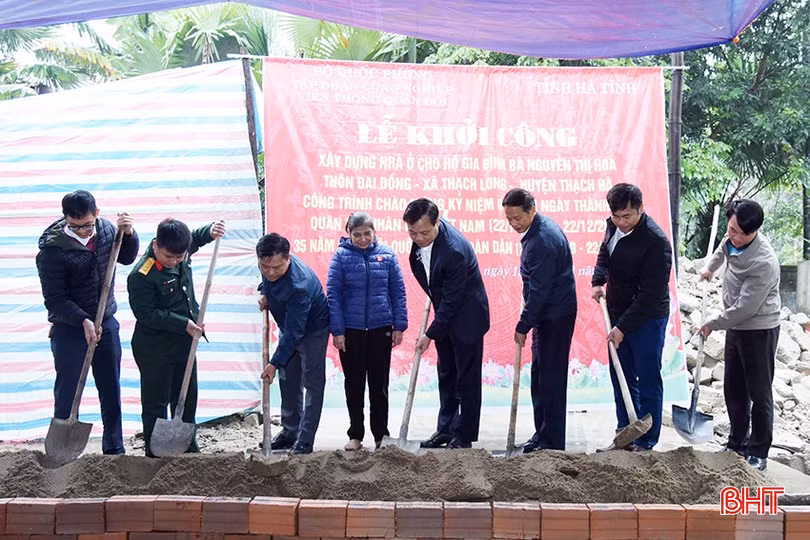 Ủy ban MTTQ huyện Thạch Hà phối hợp với Tập đoàn Công nghiệp Viễn thông Quân đội (Viettel) tổ chức khởi công xây dựng nhà ở cho 1 hộ dân tại thôn Đại Đồng, xã Thạch Long.