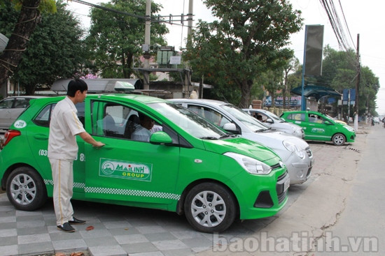 Hãng taxi Mai Linh là DN “tiên phong” trên địa bàn tỉnh tiến hành giảm giá cước nhưng vẫn chậm so với mong muốn của khách hàng