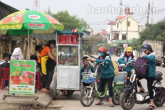 Thức ăn đường phố - Nguy cơ mất an toàn vệ sinh thực phẩm! ảnh 1