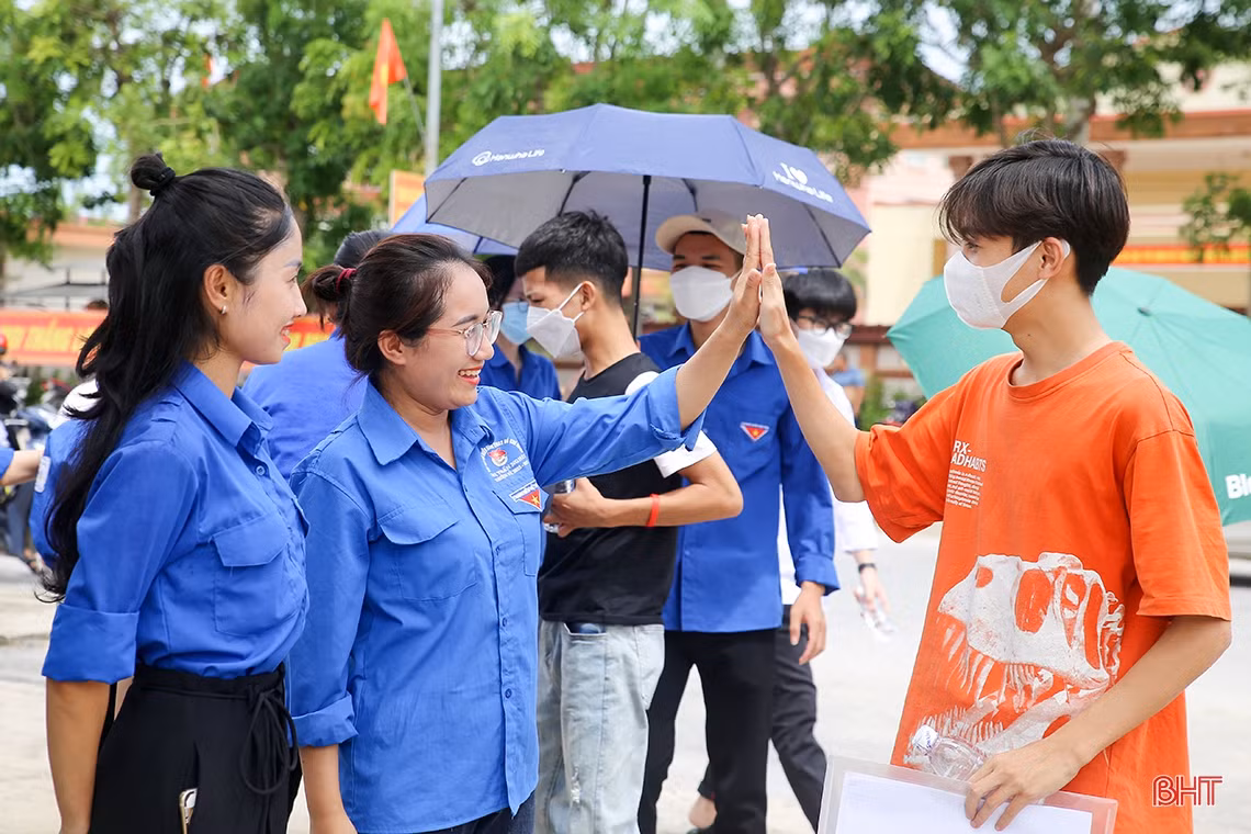 Những khoảnh khắc khó quên trong Kỳ thi tốt nghiệp THPT ở Hà Tĩnh