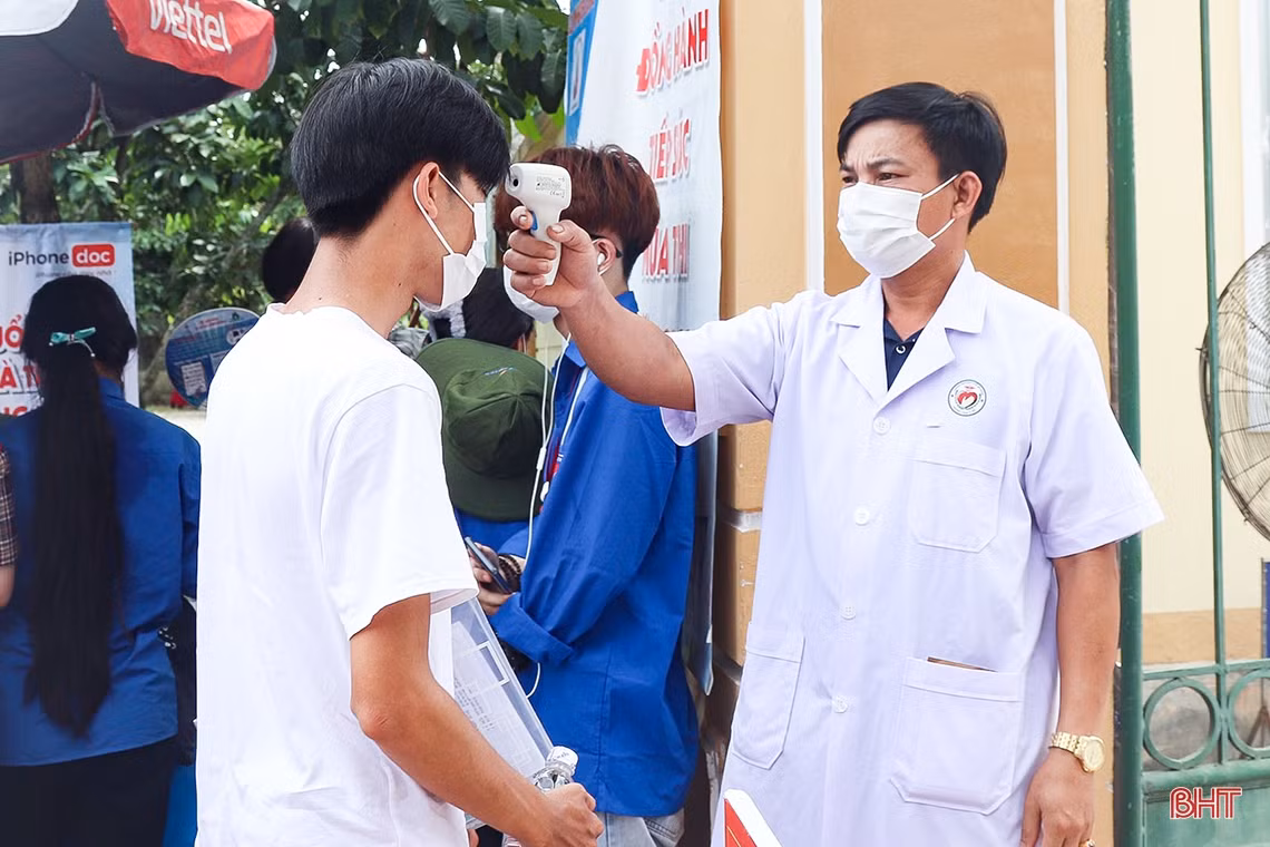 Những khoảnh khắc khó quên trong Kỳ thi tốt nghiệp THPT ở Hà Tĩnh