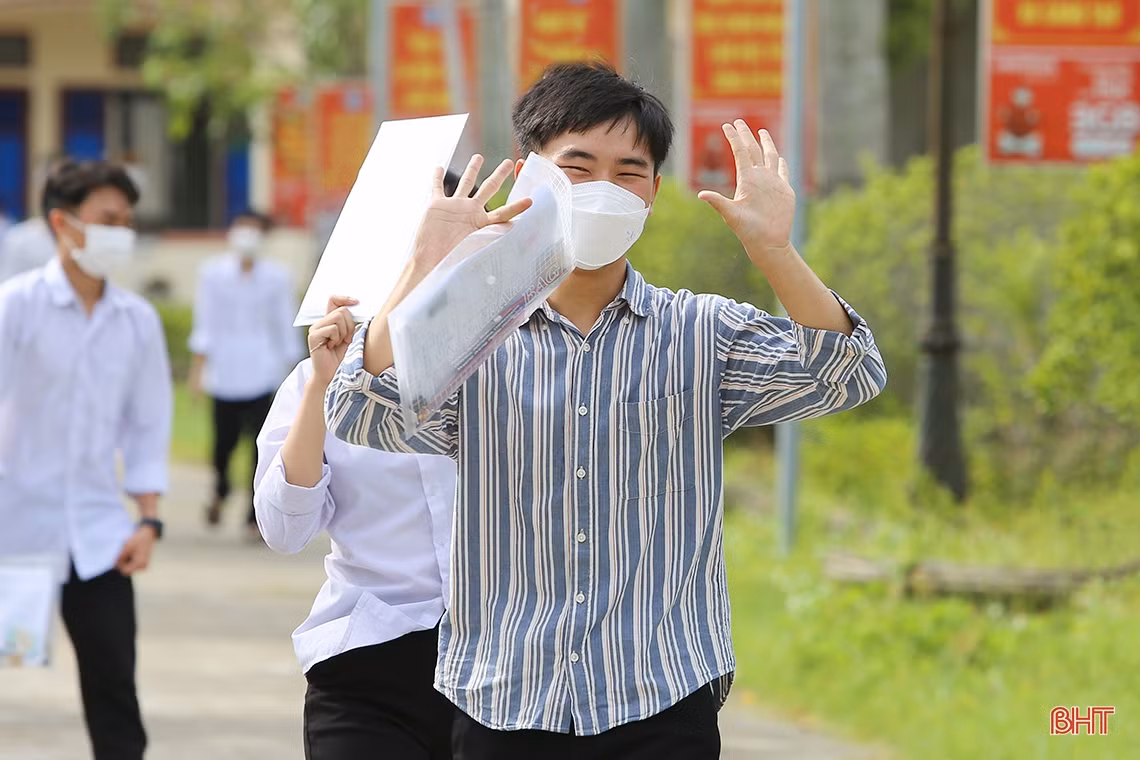 Những khoảnh khắc khó quên trong Kỳ thi tốt nghiệp THPT ở Hà Tĩnh