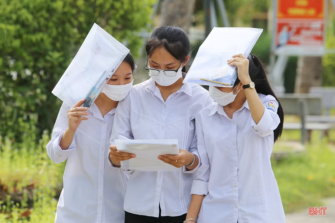 Những khoảnh khắc khó quên trong Kỳ thi tốt nghiệp THPT ở Hà Tĩnh