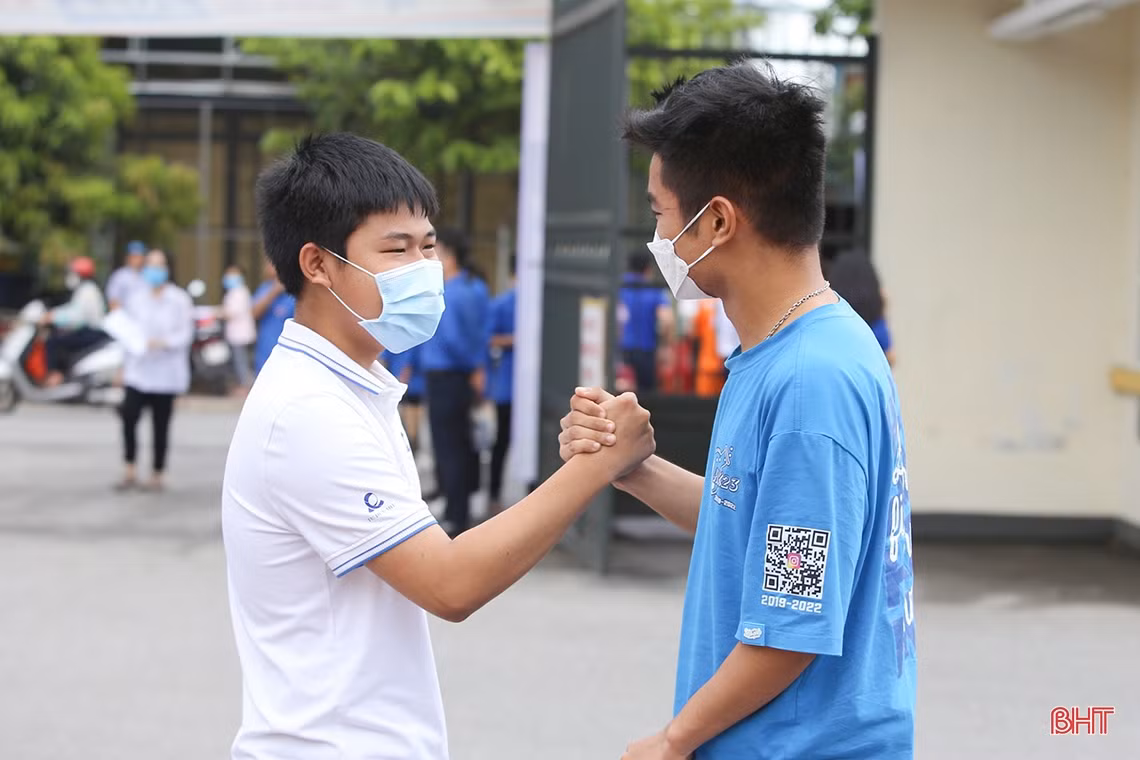 Những khoảnh khắc khó quên trong Kỳ thi tốt nghiệp THPT ở Hà Tĩnh