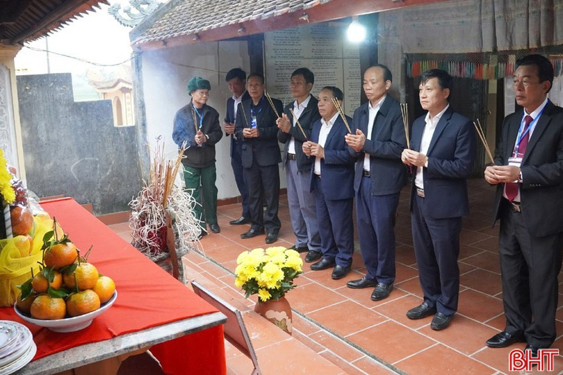 Lễ tưởng niệm 531 năm ngày mất Tướng công Nguyễn Tuấn Thiện được huyện Hương Sơn và con cháu dòng họ tổ chức một cách trang trọng. z6319400638484-37e852ba6439c57735aed4d536d22259.jpg