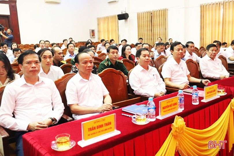 Đại biểu tham dự hội nghị img-5045-8738-4363-8106.jpg