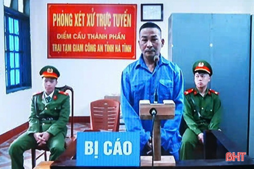 Trần Quang Tú tại điểm cầu Trại Tạm giam Công an tỉnh trong phiên tòa xét xử về tội "Tàng trữ trái phép chất ma túy" chiều 28/2. bqbht_br_z6360650644749-c558a8d9c01e4536087edb9f6ebc6a46-7731.jpg