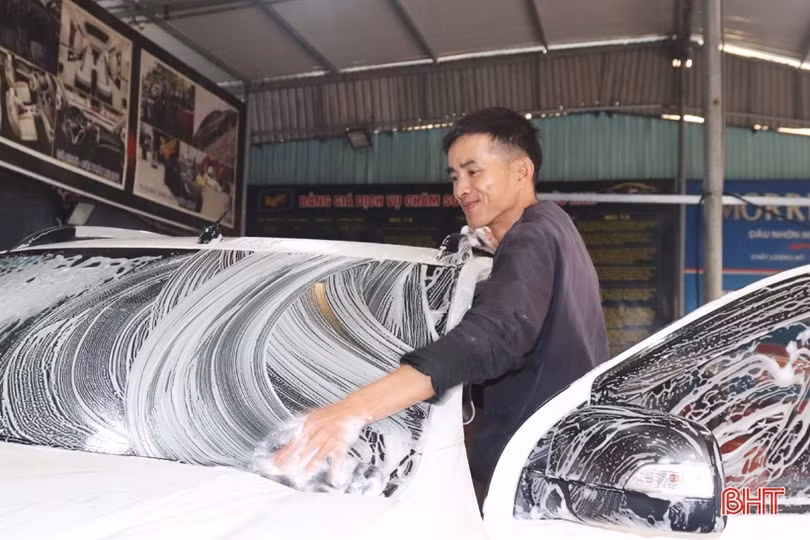 Dịch vụ rửa xe tất bật những ngày cuối năm
