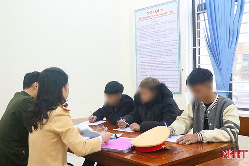 Hà Tĩnh: Khởi tố vụ án 5 thanh thiếu niên bốc đầu xe máy, quay clip câu view