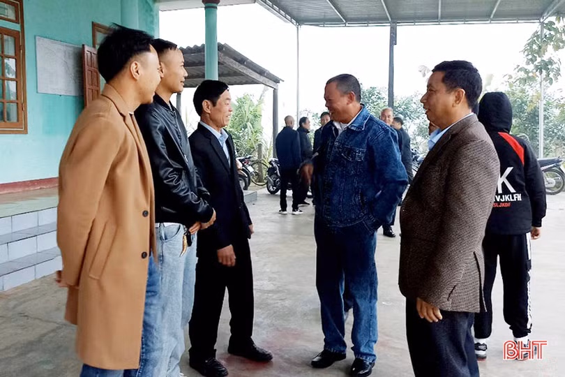 Thiêng liêng lễ chào cờ đầu năm mới ở Hà Tĩnh