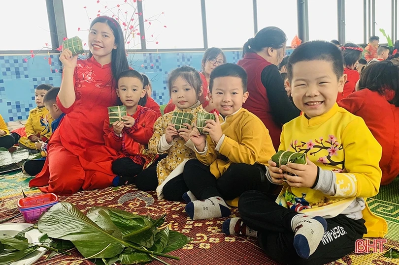 Học sinh mầm non Trí Đức trải nghiệm không gian tết xưa