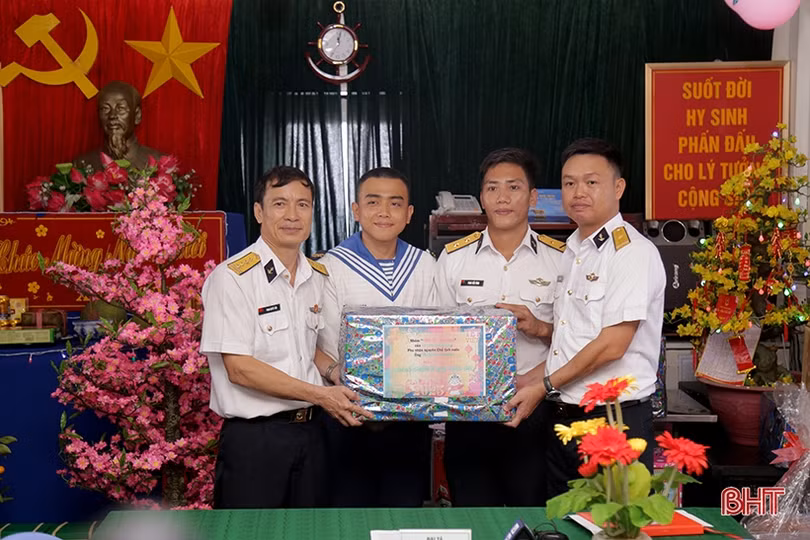 Đón tết cùng chiến sỹ nhà giàn DK1