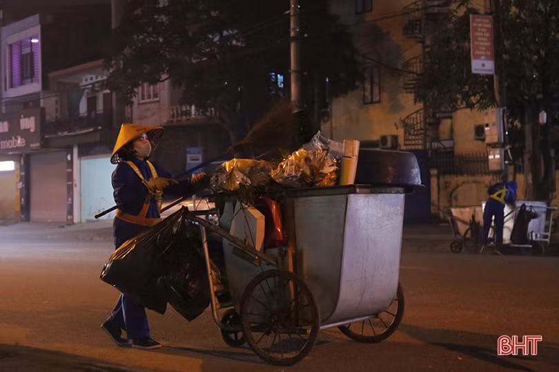 Giao thừa của những người thầm lặng làm sạch phố phường Hà Tĩnh