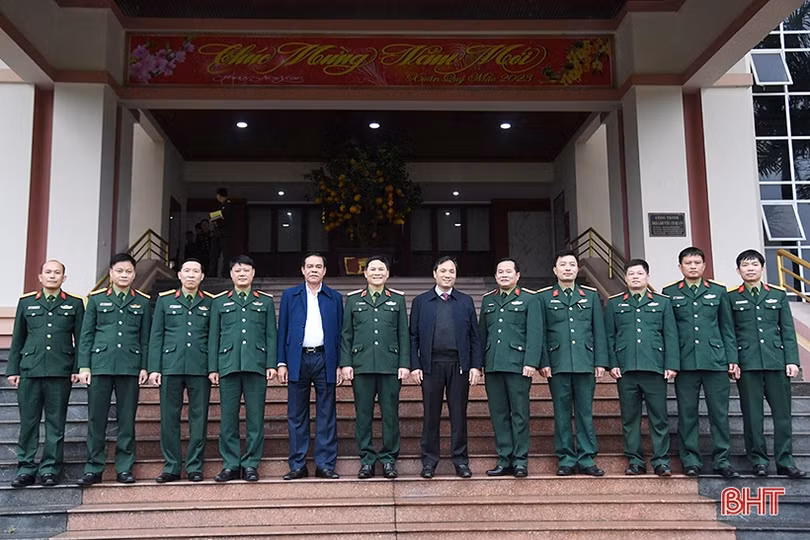 Phó Tổng Tham mưu trưởng QĐND Việt Nam kiểm tra công tác sẵn sàng chiến đấu, chúc tết LLVT Hà Tĩnh