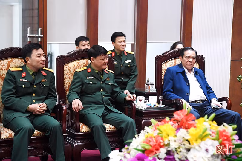 Phó Tổng Tham mưu trưởng QĐND Việt Nam kiểm tra công tác sẵn sàng chiến đấu, chúc tết LLVT Hà Tĩnh