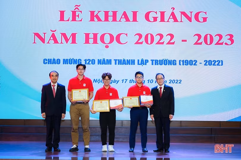 “Chàng trai vàng Hóa học” Phan Xuân Hành: Nỗ lực hết mình, bạn sẽ thành công!