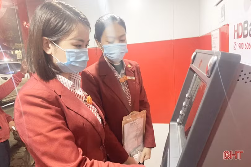 Đảm bảo nhu cầu tiền mặt cho người dân Hà Tĩnh dịp tết Nguyên đán