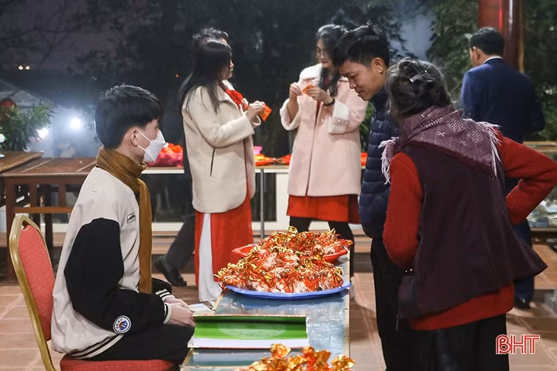 Người dân Hà Tĩnh náo nức đi lễ chùa