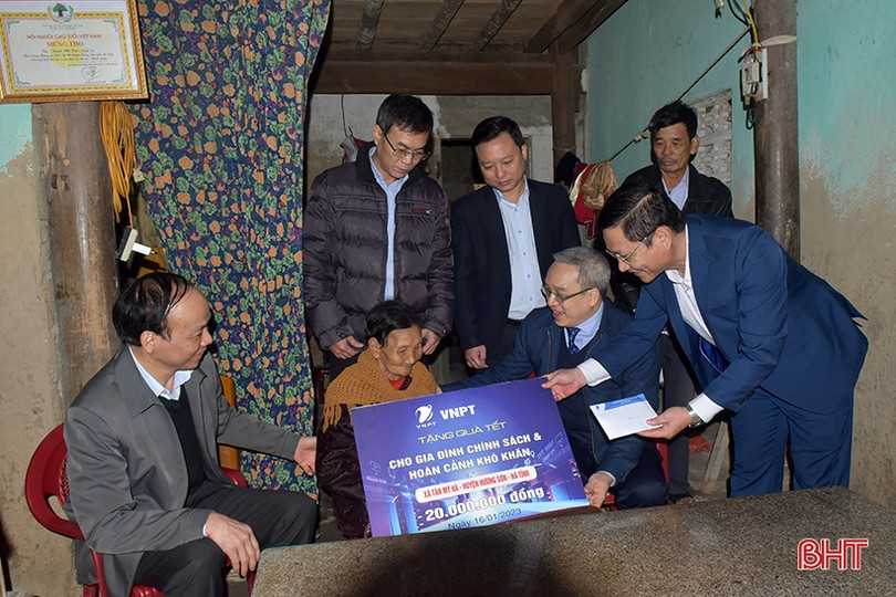 Nhiều phần quà gửi tặng học sinh, bệnh nhân khó khăn